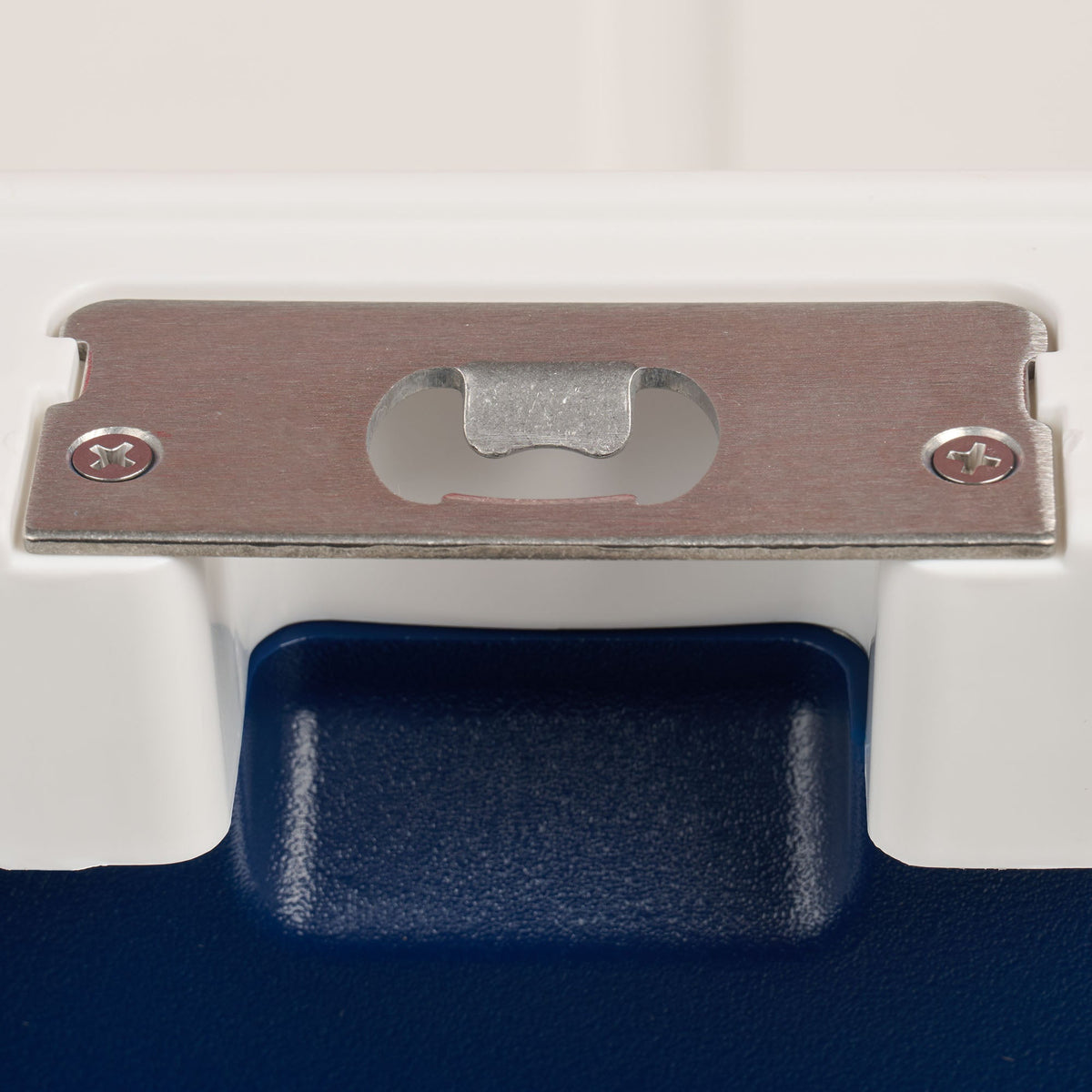 trailmate-75-qt-roller-cooler-b7 00035111-BO.jpg