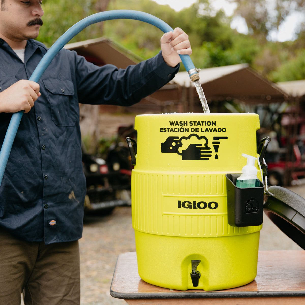 5-gallon-handwash-station-f4 00042260_lifestyle1.jpg